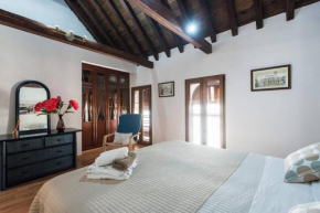 Отель The Bell Ringer House  Севилья